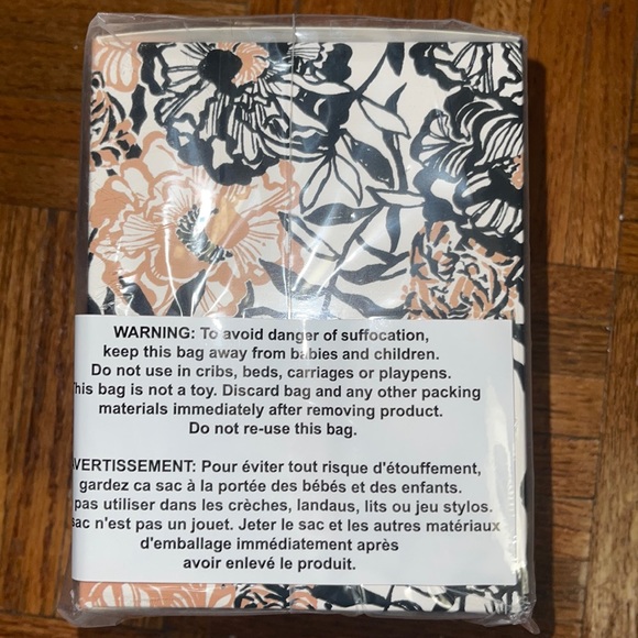 NWT/NIP Lilly Pulitzer Onyx Peony Party candle scented 8oz glass style: 011922 - Picture 9 of 10